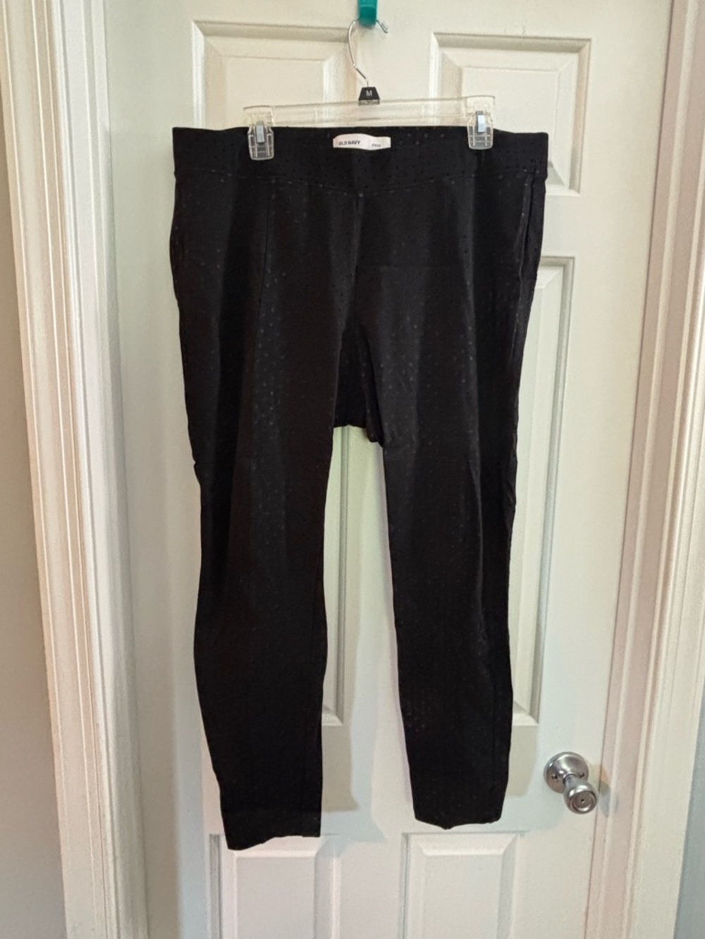 Old Navy -Stevie-Black Athletic Leggings with Subtle Dot Texture